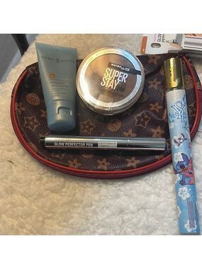 Clarisonic Gel Cleanser and other items with makeup bag